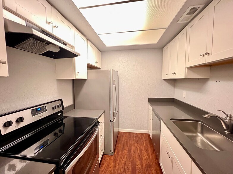Building Photo - Bothell Landing Condo