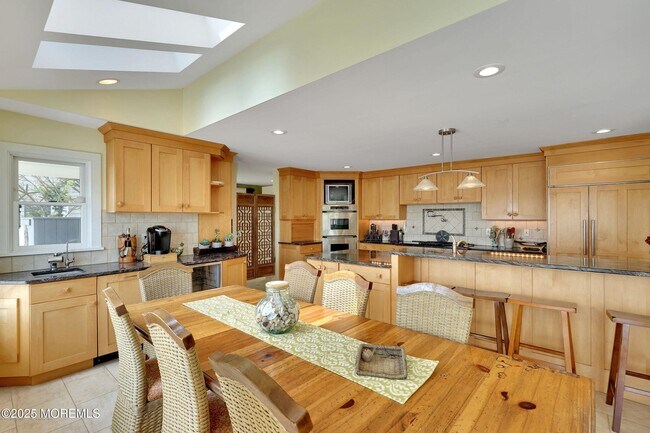 Building Photo - 323 Cove Dr