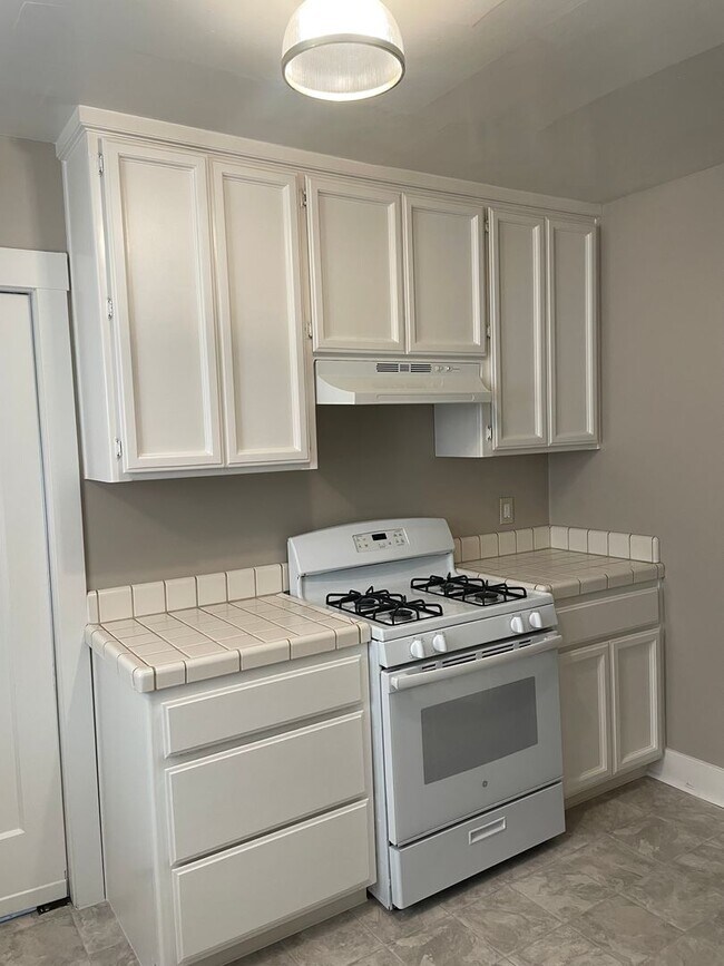 Building Photo - 1 Bedroom 1 Bathroom Duplex in Midtown Sac...