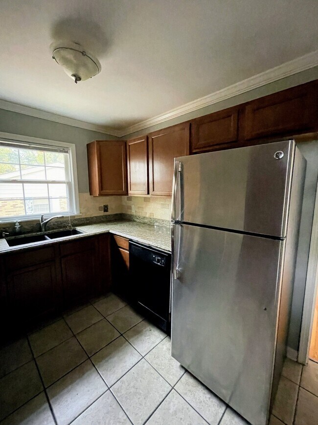 Building Photo - 2804 Broadview Dr NW