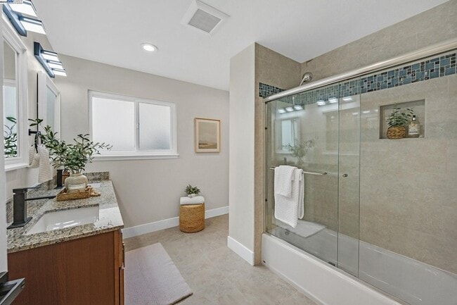 Building Photo - Updated Single-Story 4BR Home with Pool in Prime Pleasanton Valley Location