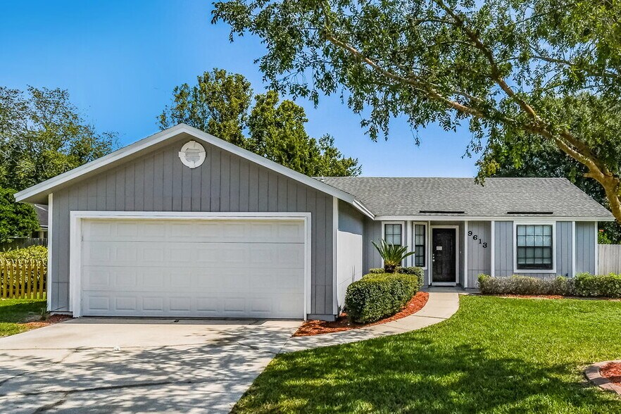Primary Photo - 9613 Villiers Dr N