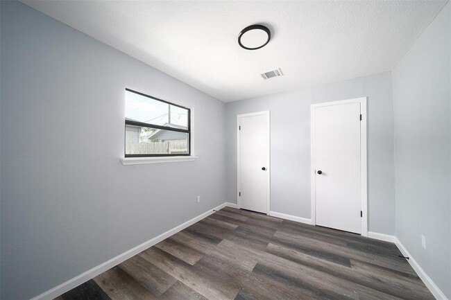 Building Photo - 3309 Proswimmer St