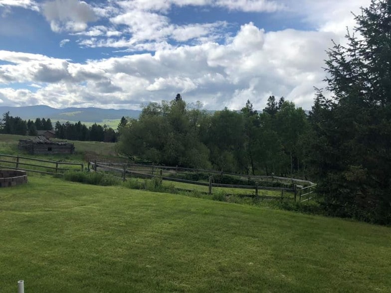 Shared lawn area - 1257 Smith Lake Rd