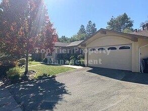 Building Photo - Very nice 4 Bed /2 Bath/1,948 Sqft house in desirable Campolindo neighborhood in Moraga available...