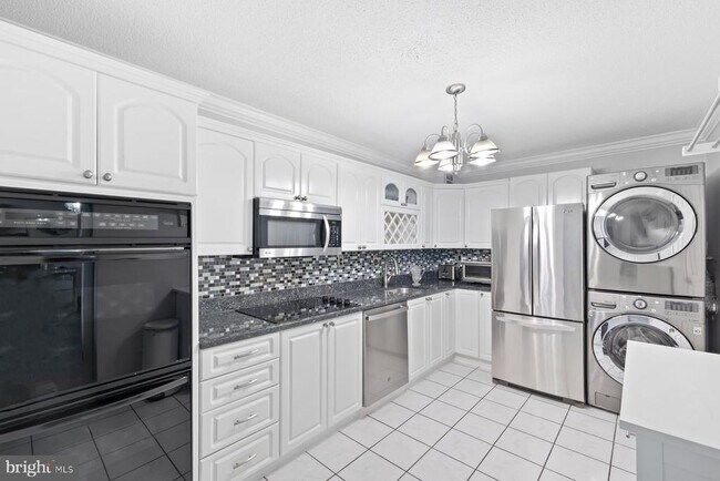 Building Photo - 203 Yoakum Pkwy