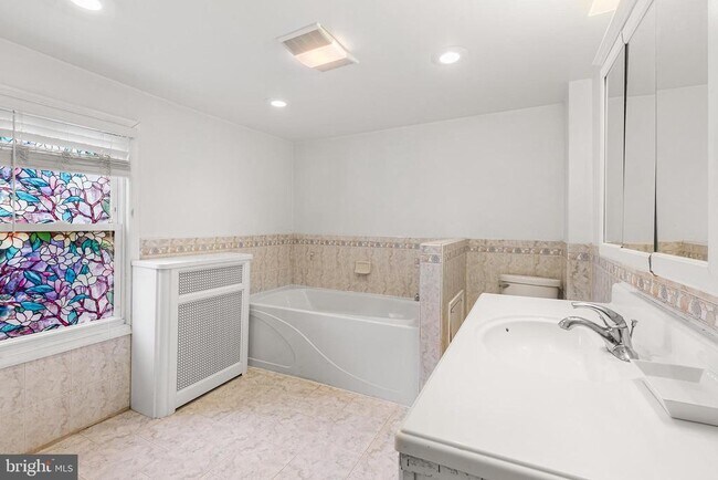 Building Photo - 345 W Mt Pleasant Ave