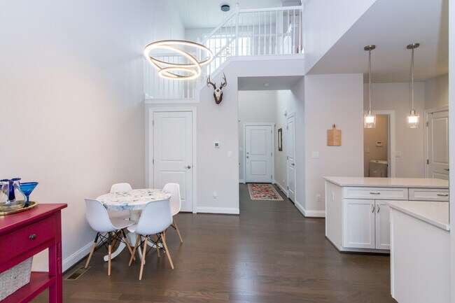 Building Photo - 2544 Oxford Cir