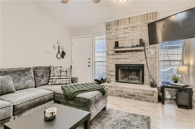 Building Photo - 2126 Redwing Way