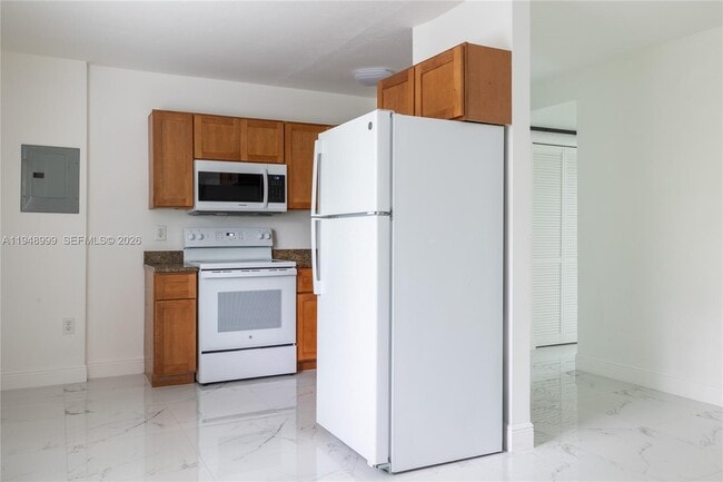 Building Photo - 979 SW 10th St