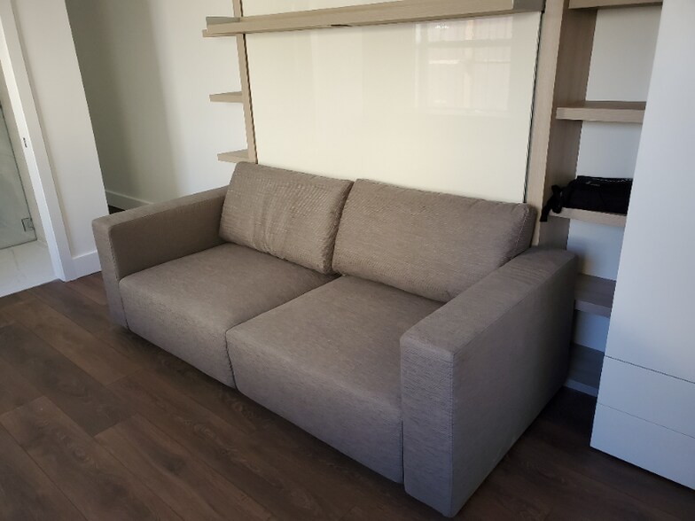 Building Photo - 3004 Kelton Ave