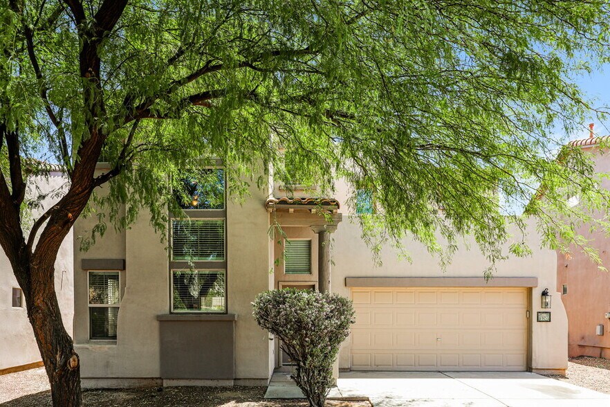 Primary Photo - 120 E Calle Del Rondador