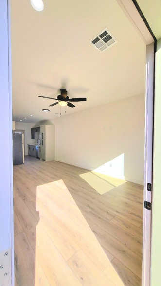 Building Photo - 1271 S Dandelion St