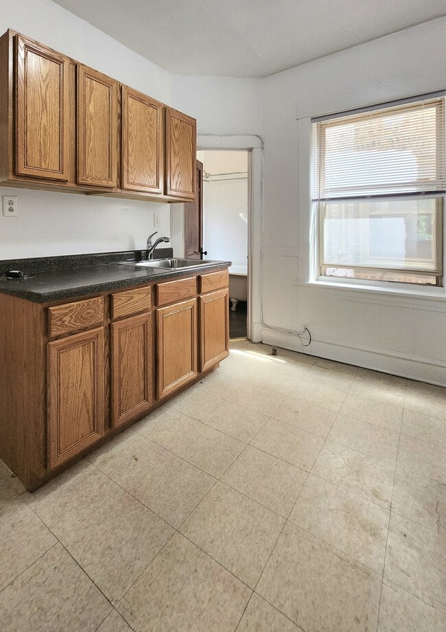 Building Photo - 4901 W Cullom Ave