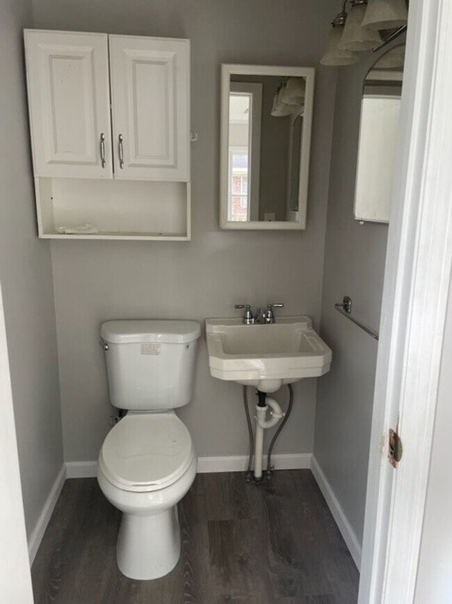 Building Photo - Charming 3BR/1.5BA Brick Home in Nashville – No Carpet & Large Yard
