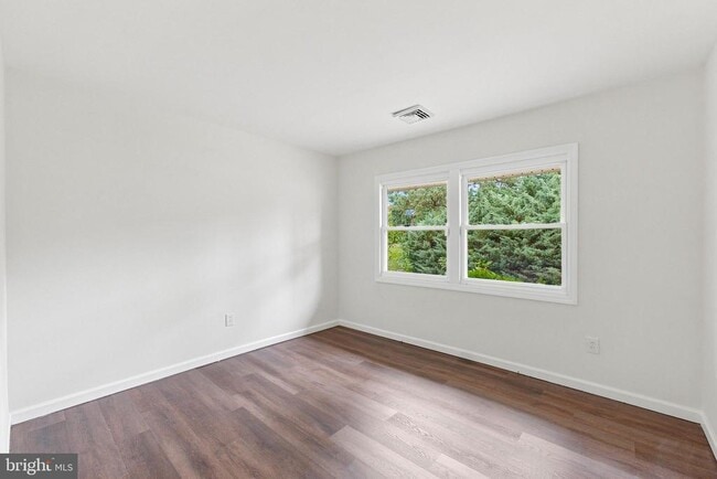 Building Photo - 2 Barnwell Dr