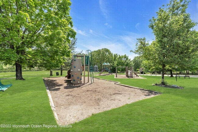 Building Photo - 134 Whispering Oaks Way