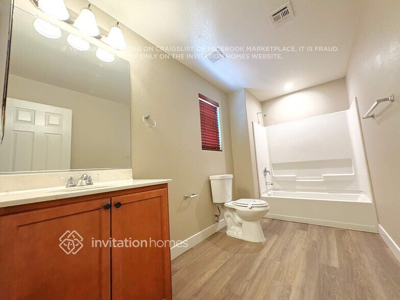 Building Photo - 7912 Point Oaks Ct