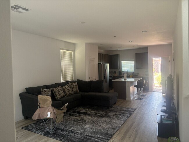 Building Photo - 398 Desert Cadence St