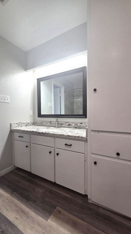 Building Photo - 920 E Escondido Rd