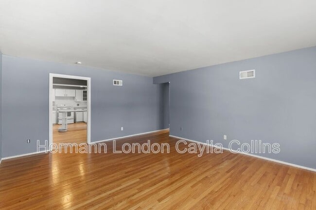 Building Photo - 7249 Pasadena Blvd