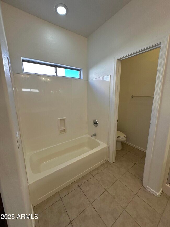 Building Photo - 1015 S Val Vista Dr