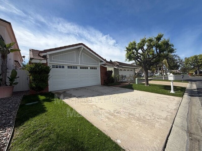 Building Photo - 24302 Ponchartrain Ln