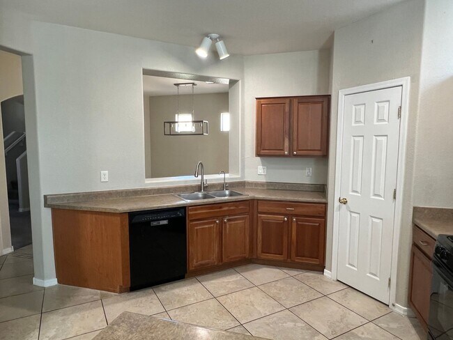 Building Photo - 3 Bedroom - 2 story home in Rancho Sahuarita