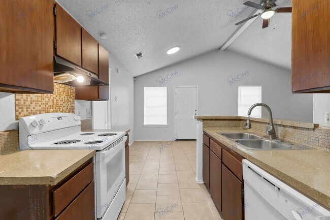 Building Photo - Cute 2/2 Duplex in Fort Worth!