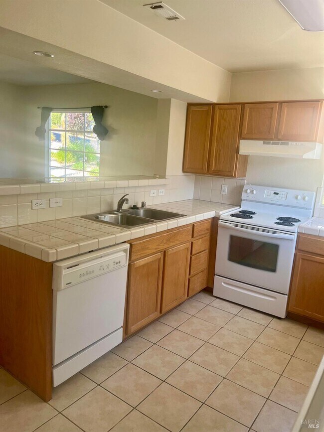 Building Photo - 160 E J St