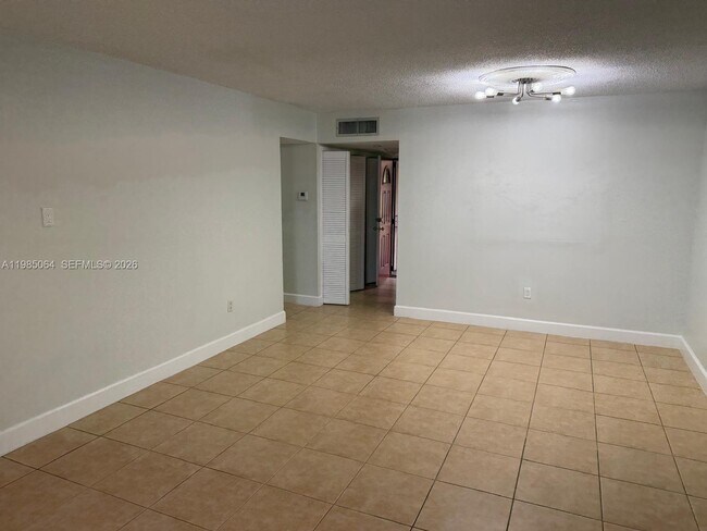 Building Photo - 10625 SW 112th Ave