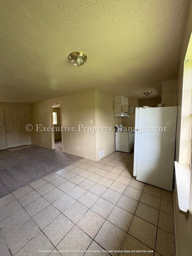 Building Photo - 410 Sunset Ln