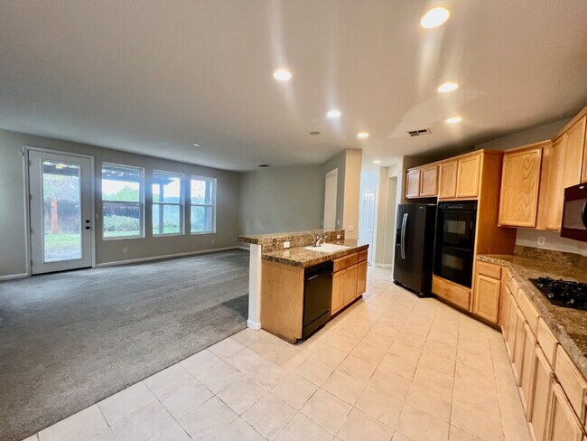 Building Photo - 116 Burgundy Ct