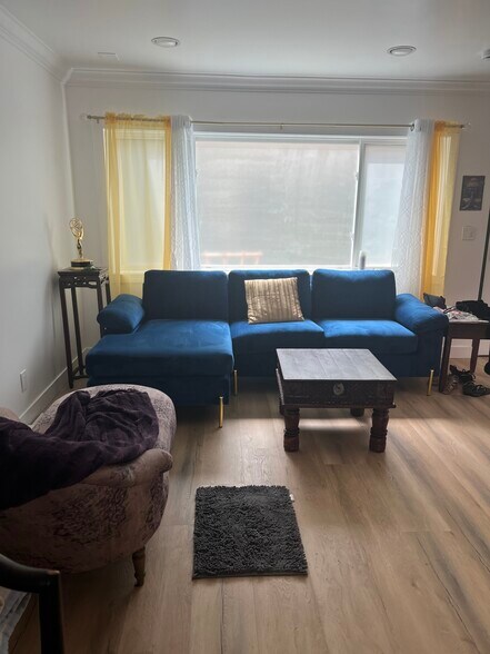 Romantic 1940s chaise lounge and blue velvet sofa - 3512 Pacific Ave
