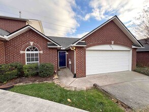 Building Photo - 2-Bedroom + office Condo Retreat with Pool Access