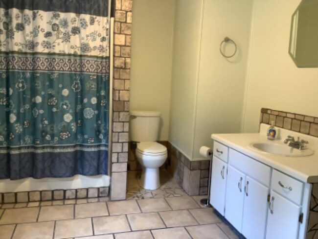 Building Photo - 200 Martin Dr