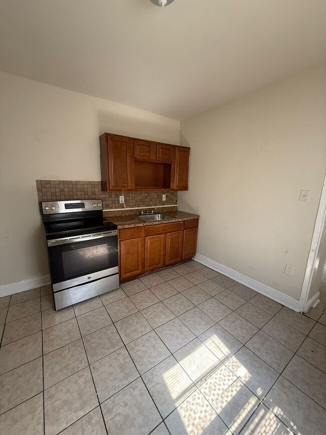Building Photo - 3 BED 1.5 BATH HOME FOR RENT.