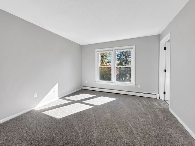 Building Photo - Beautiful Remodeled  3 Bedroom Condo!