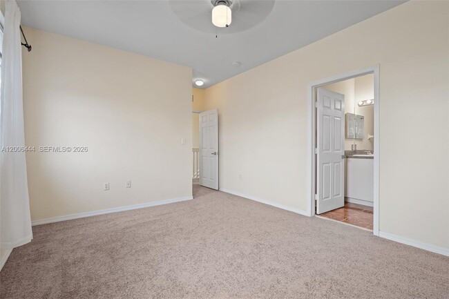 Building Photo - 627 E Mowry Ct