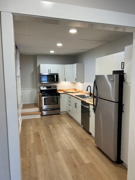 Building Photo - 125 N George St