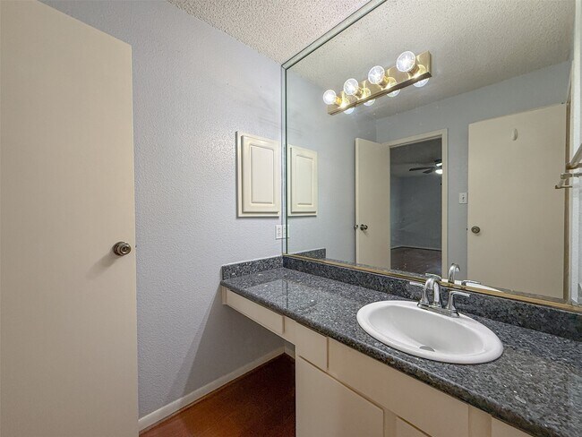 Building Photo - 3100 Jeanetta St