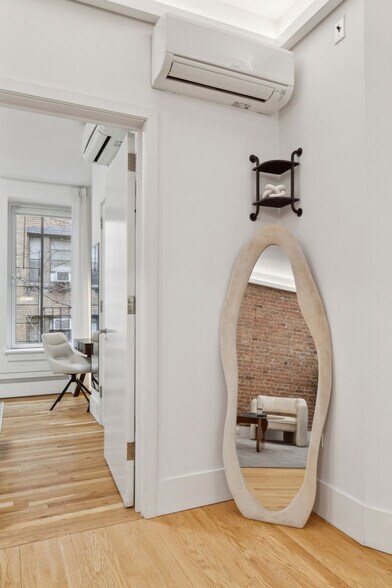 Building Photo - 125 E 83rd St