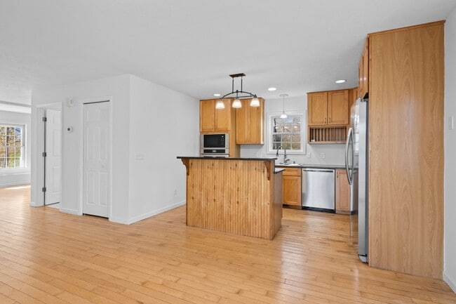 Building Photo - Charming 3+ Bedroom Cape Cod with Water View – Between Traverse City & Suttons Bay