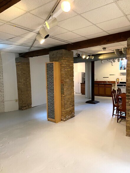 Sleeping area & Kitchen - 400 19th Ave S