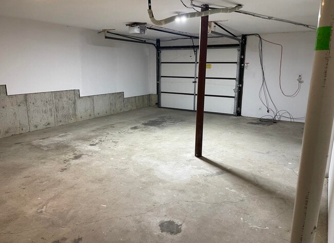 Building Photo - 101 Kingsway Ct