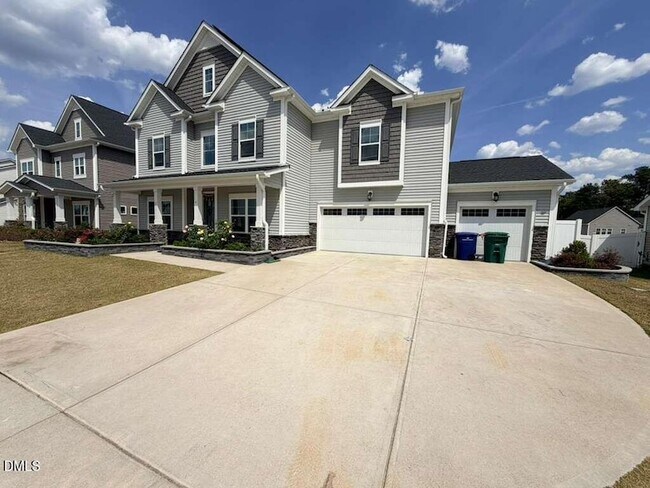 Building Photo - 513 Acerno Dr