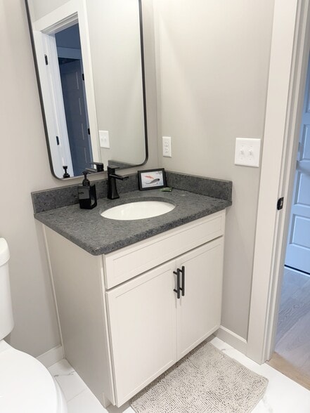 Guest Bath - 100 Textile Ct