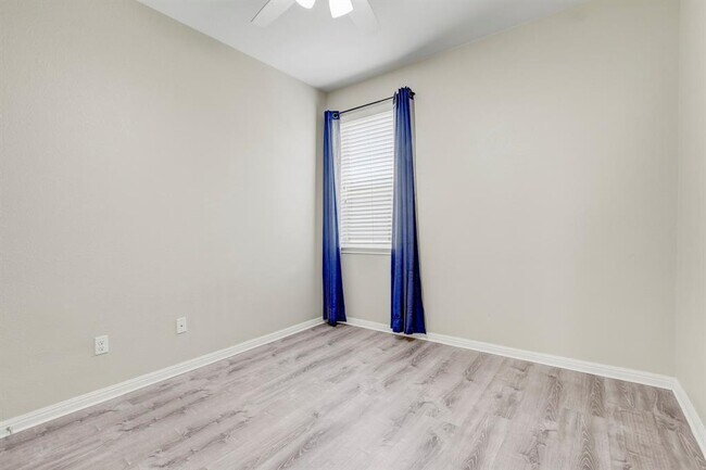 Building Photo - 356 Quarry Ln
