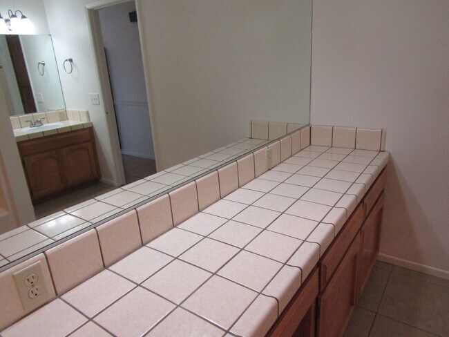 Building Photo - 507 Bakeman Ln