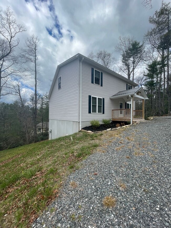 Building Photo - 350 Pinewood Cir